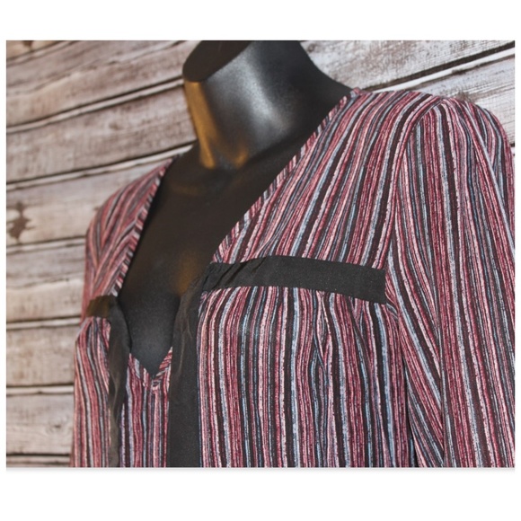 🆕BCBGeneration| Bell Sleeve Blouse {XXS/XS} - Picture 4 of 6